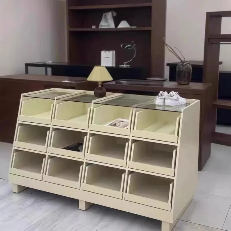 Kinderbekleidungsgeschäft Naka – Furniture Hardware Stores Bewertung und Preis