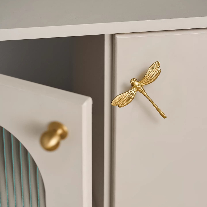 Französische Libellen-Messingg – Unique Furniture Hardware Pulls Bewertung und Preis
